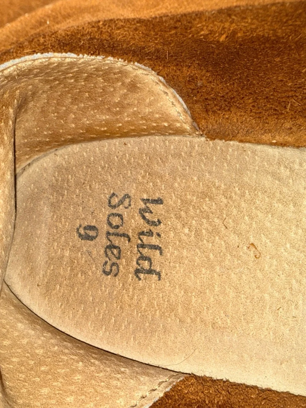 BEAUTIFUL! Wild Soles Suede Leather Moccasin Shoe w/Buffalo Head Nickel Button - Picture 7 of 9